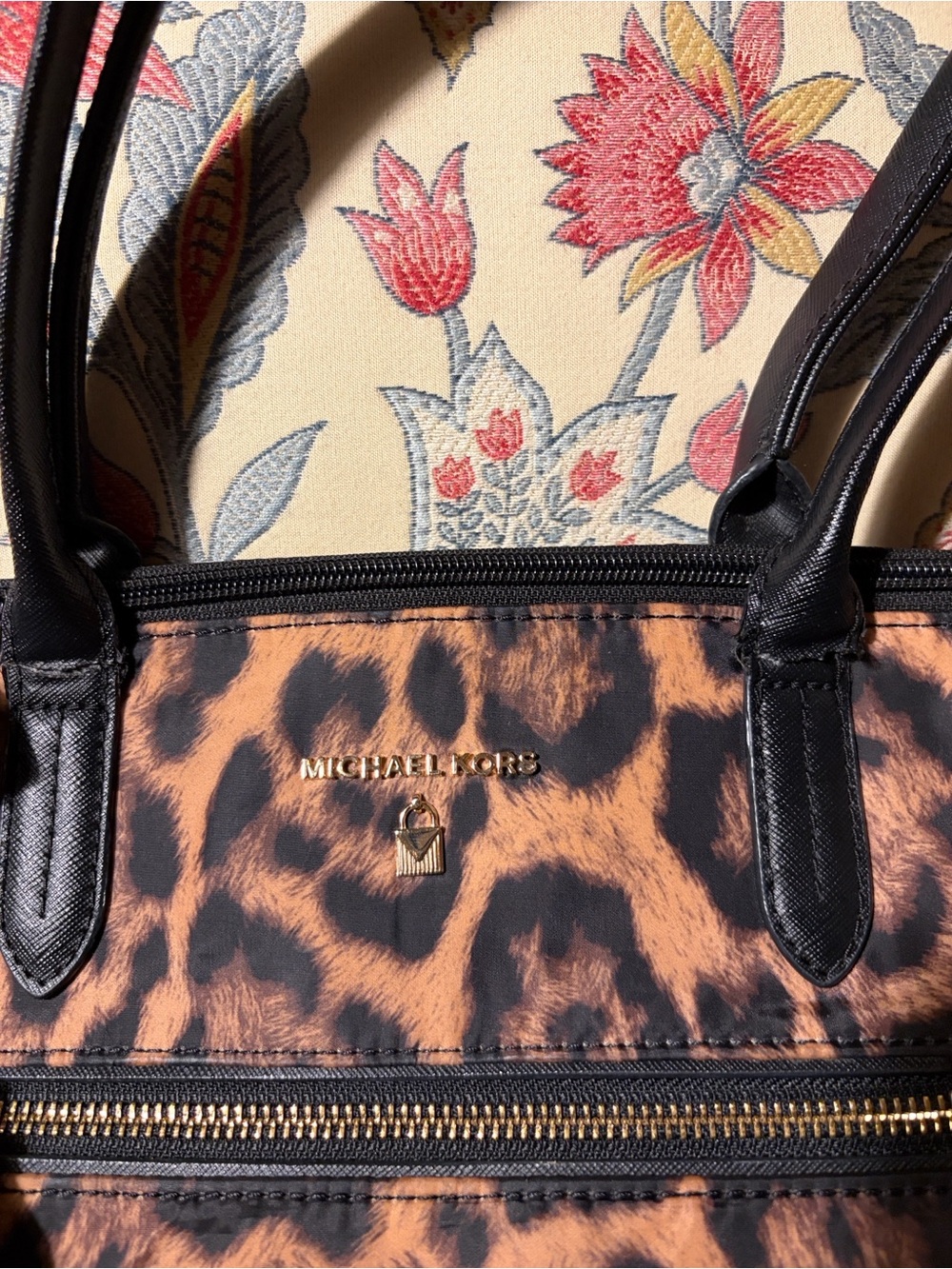 Michael Kors Kelsey Leopard Print Medium Tote Bag w/Black Trim GUC. - Picture 2 of 10
